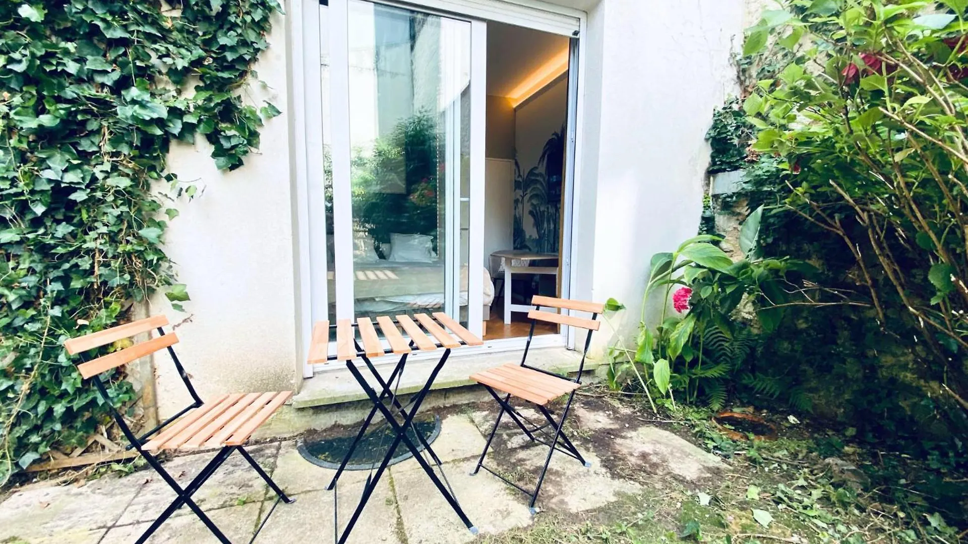 Chambre Cosy Chez L Habitant Avec Salle De Bain Et Jardin Prive Paris Homestay