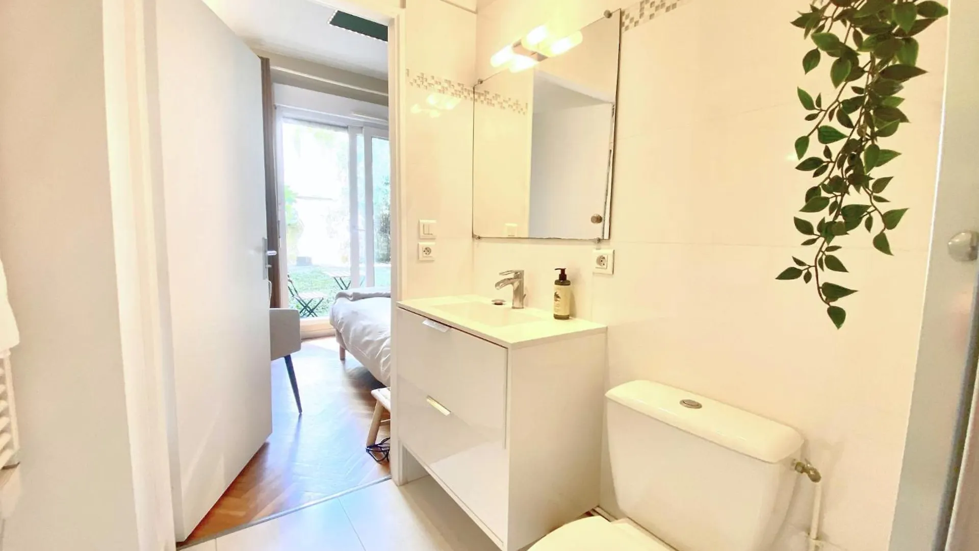 Chambre Cosy Chez L Habitant Avec Salle De Bain Et Jardin Prive Paris